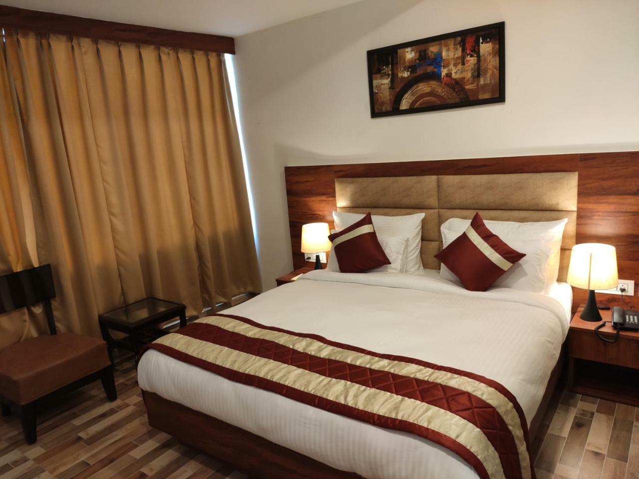 Hotel Red Crown