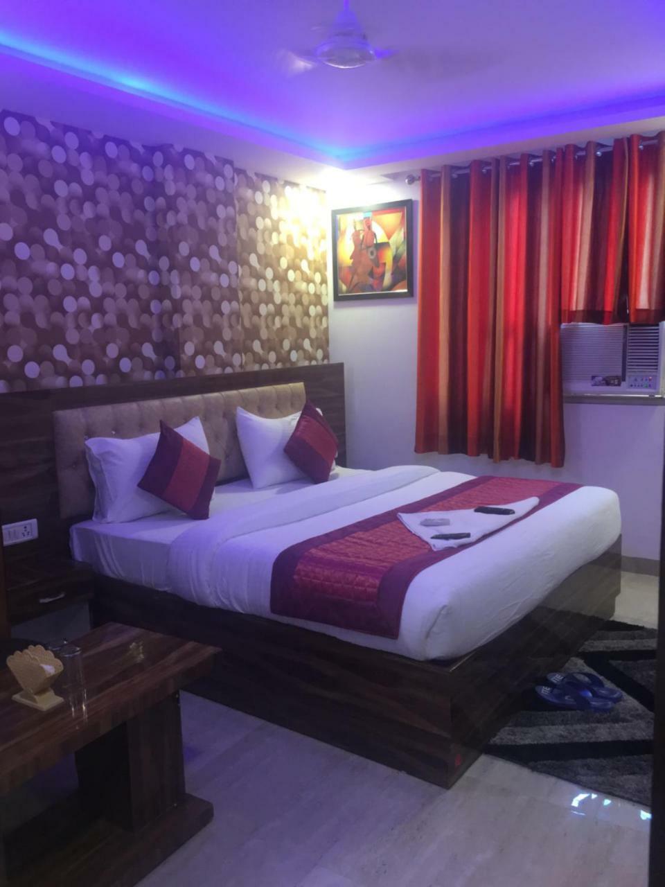 Hotel Pearl - Mahipalpur Delhi Airport New Delhi