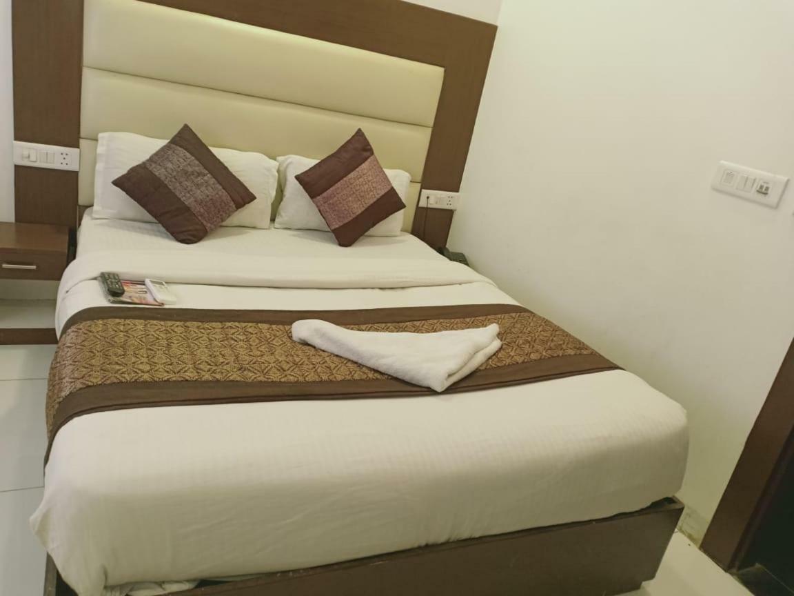 Opal Hotel New Delhi