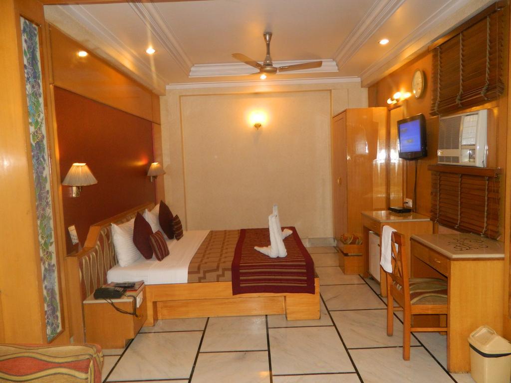 Singh International Hotel 3*
