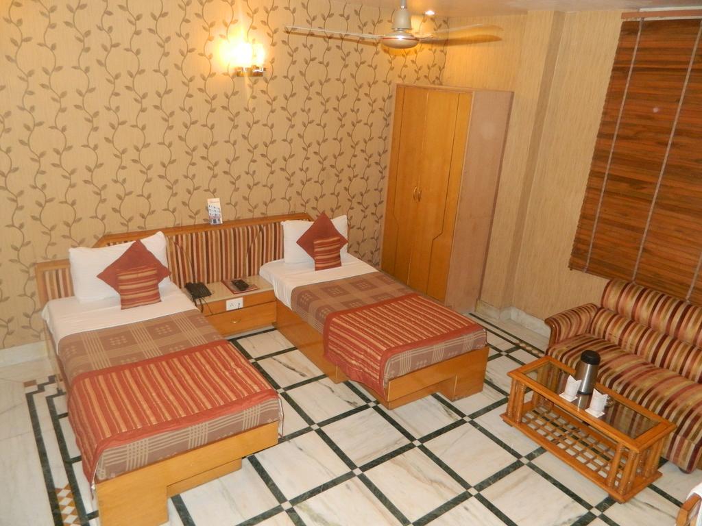 Singh International Hotel