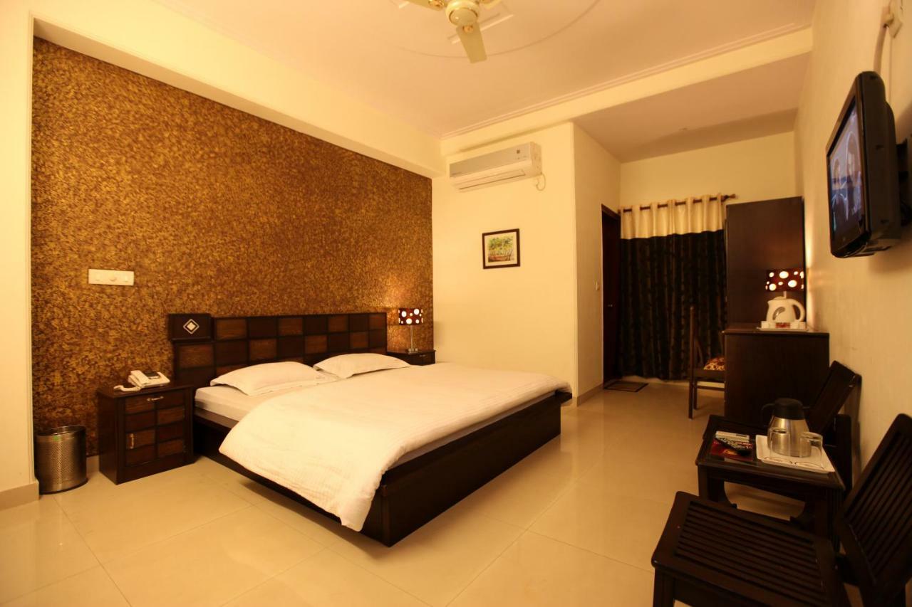 Hotel Airport Near Delhi International Airport 4*