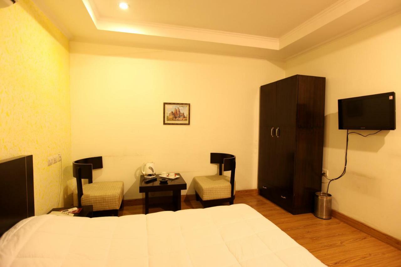 Hotel Airport Near Delhi International Airport 4*