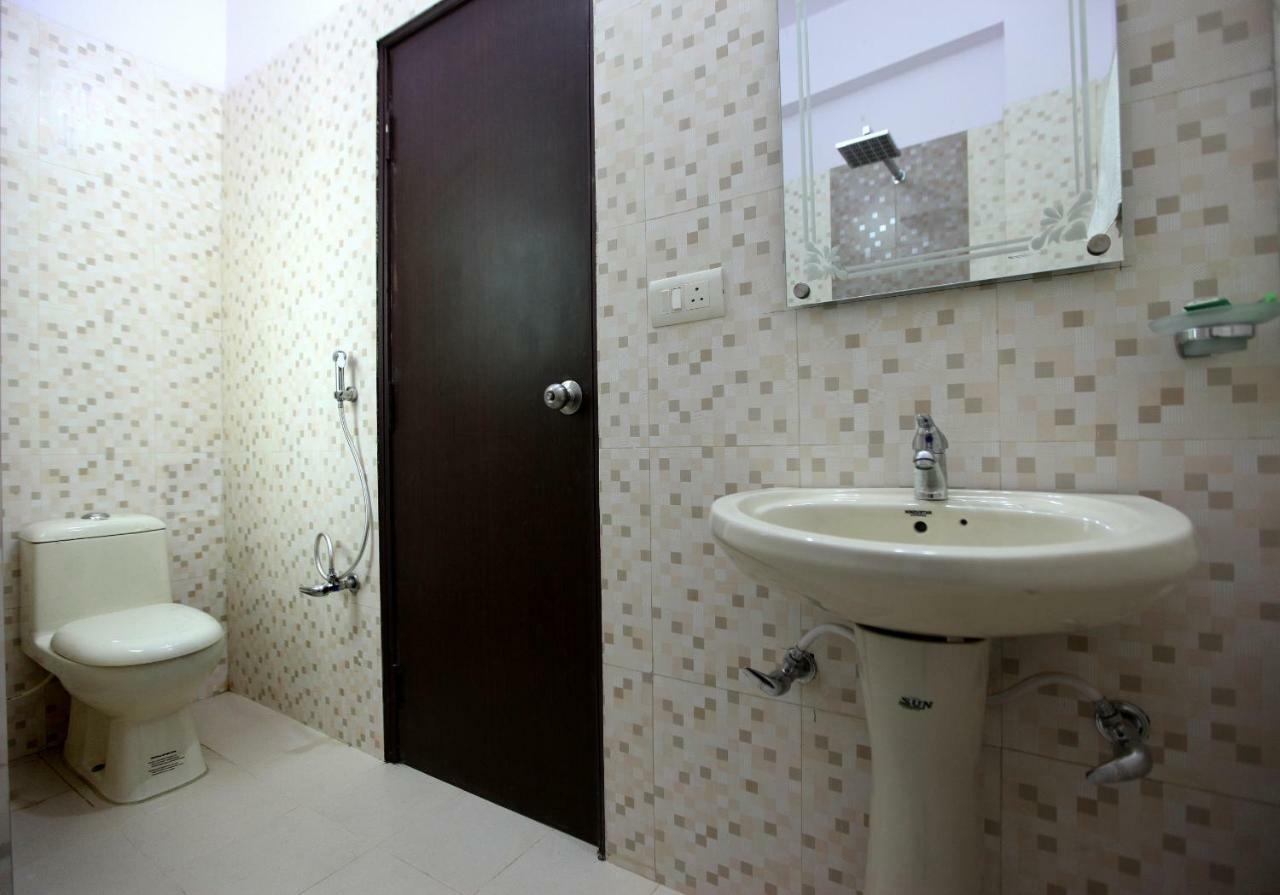 Airport Near Delhi International Airport Hotel 4*