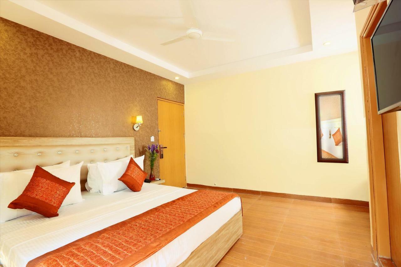Hotel Airport Near Delhi International Airport 4*