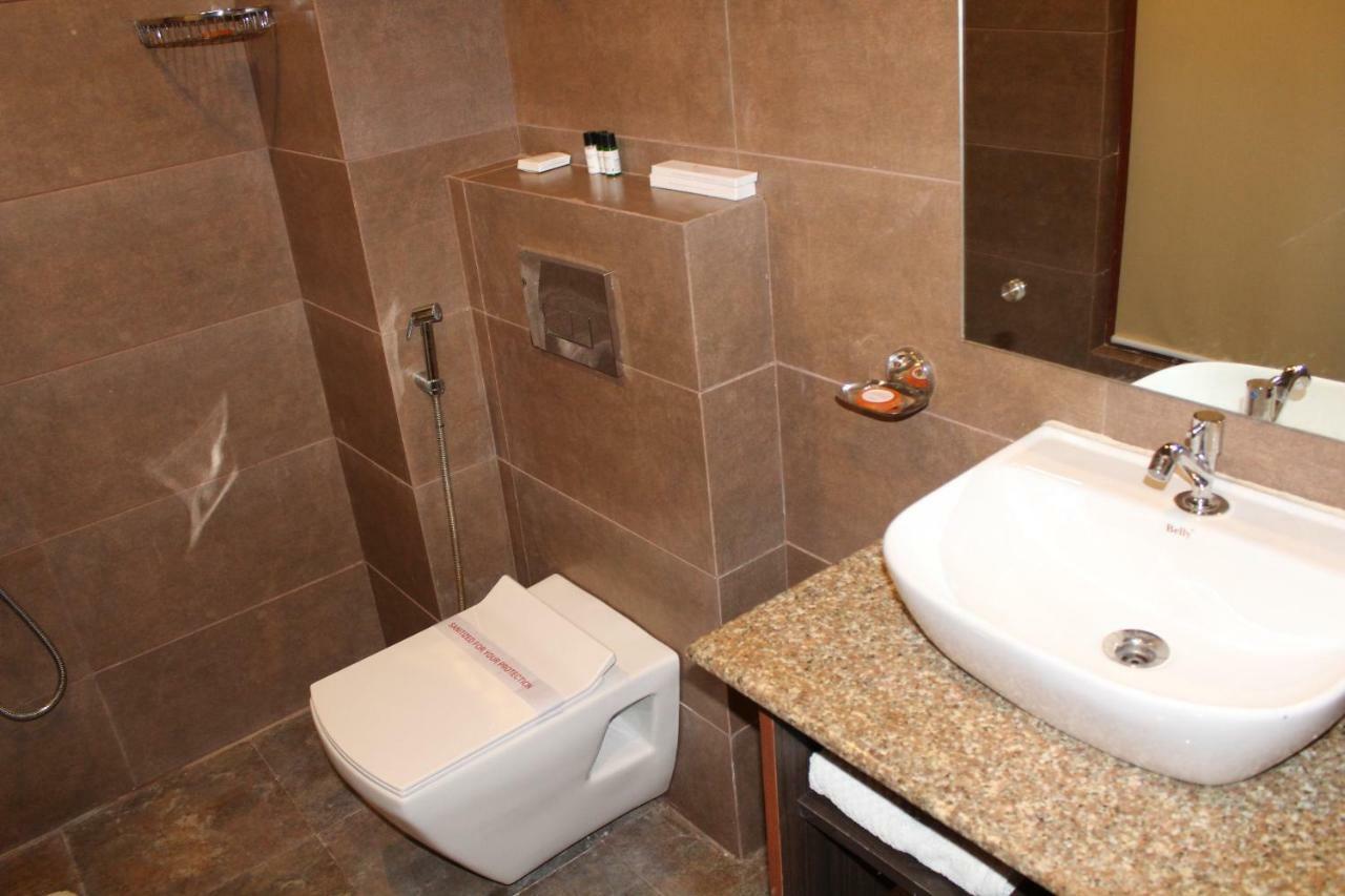 Red Crown Hotel New Delhi