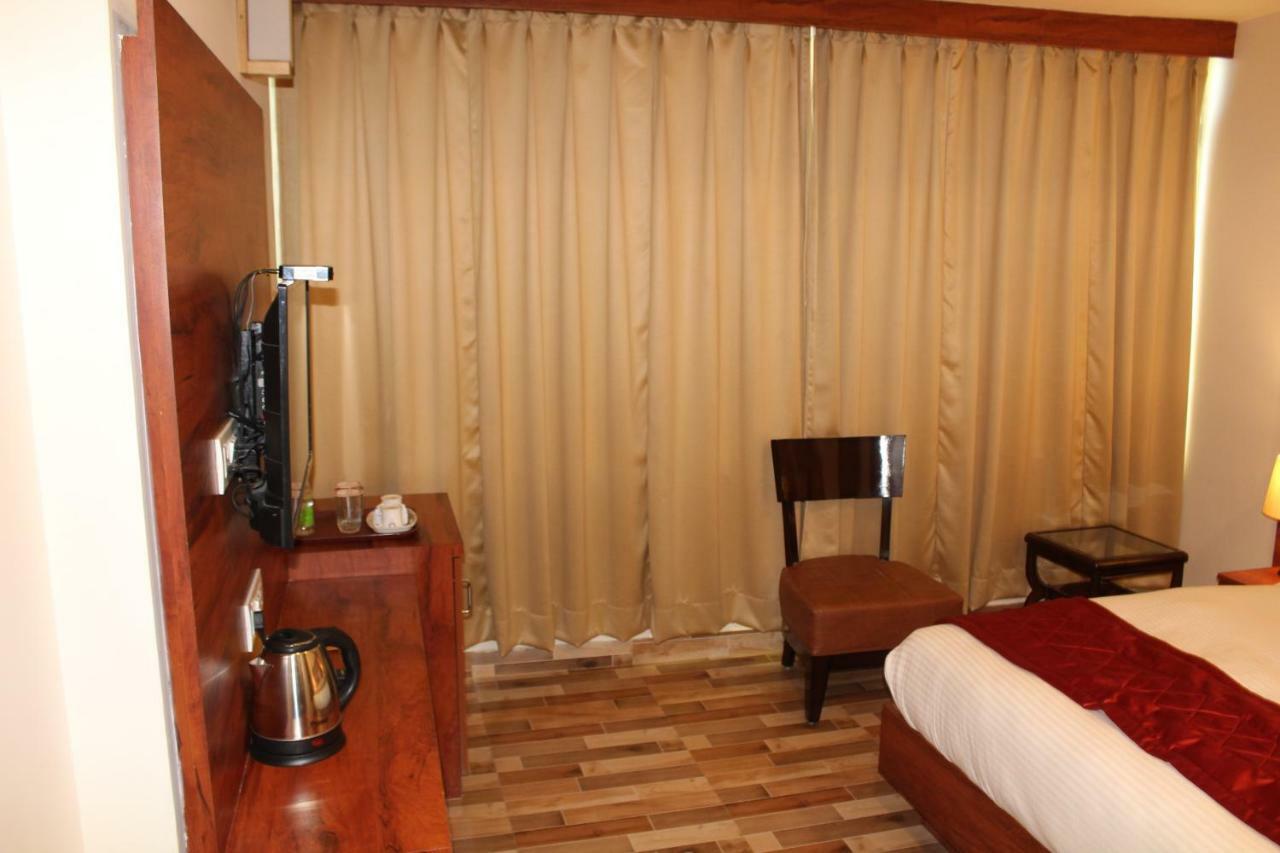 Red Crown 3* New Delhi