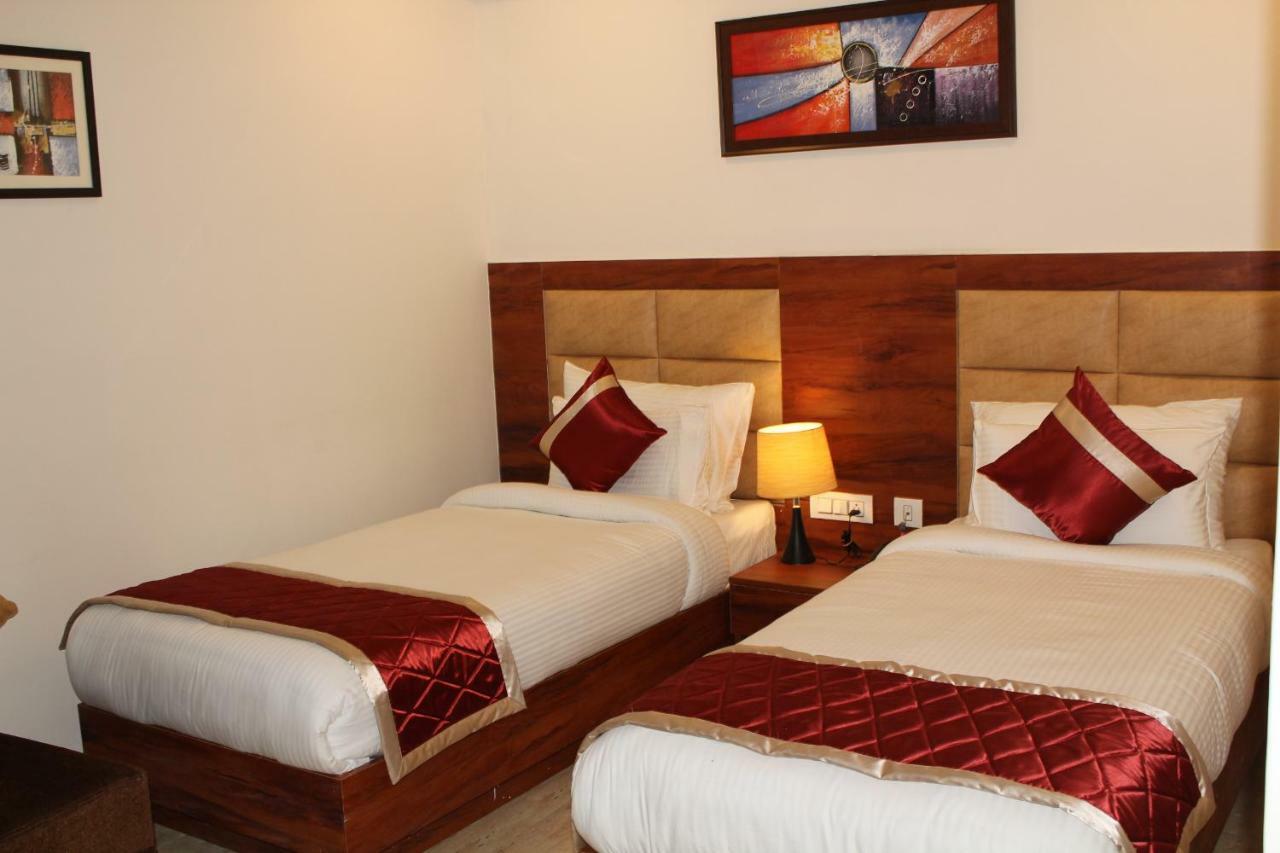 Red Crown Hotel