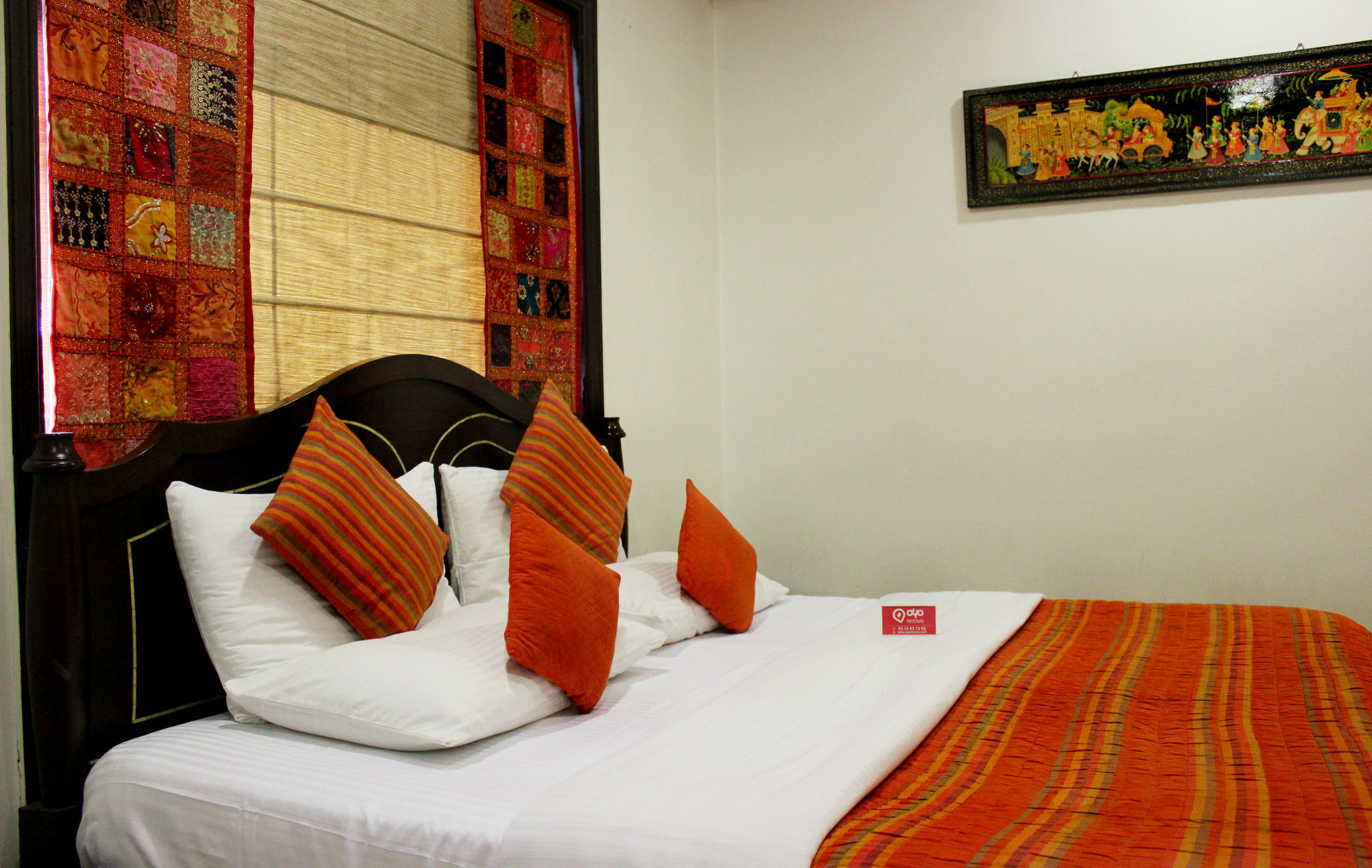 Hotel Oyo Premium Rajouri Garden Janta Market 3*