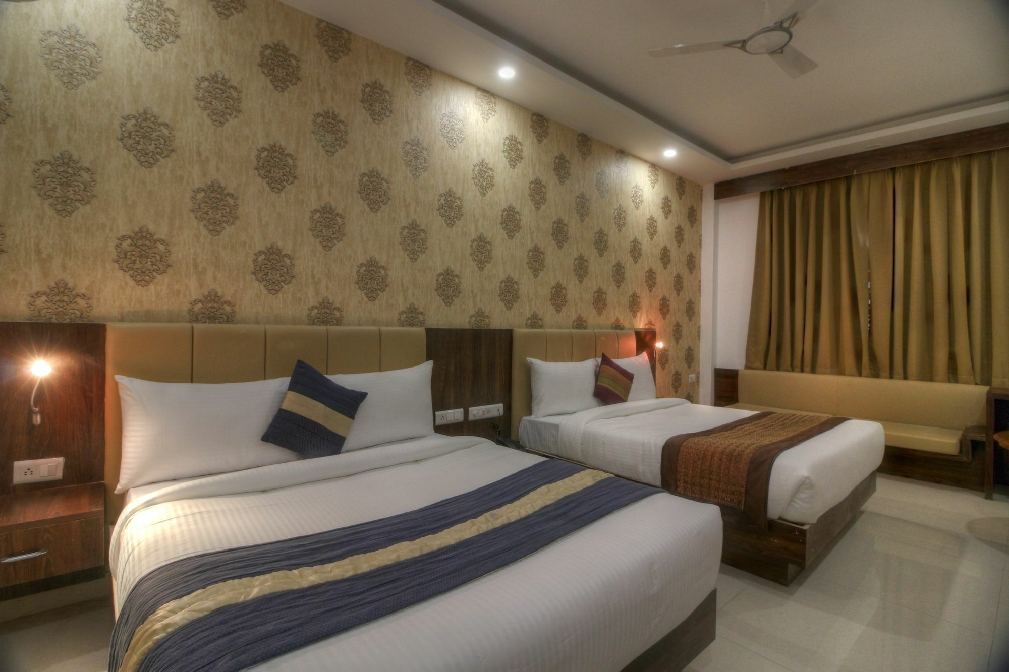 Almati - Near Delhi Airport Hotel 3*
