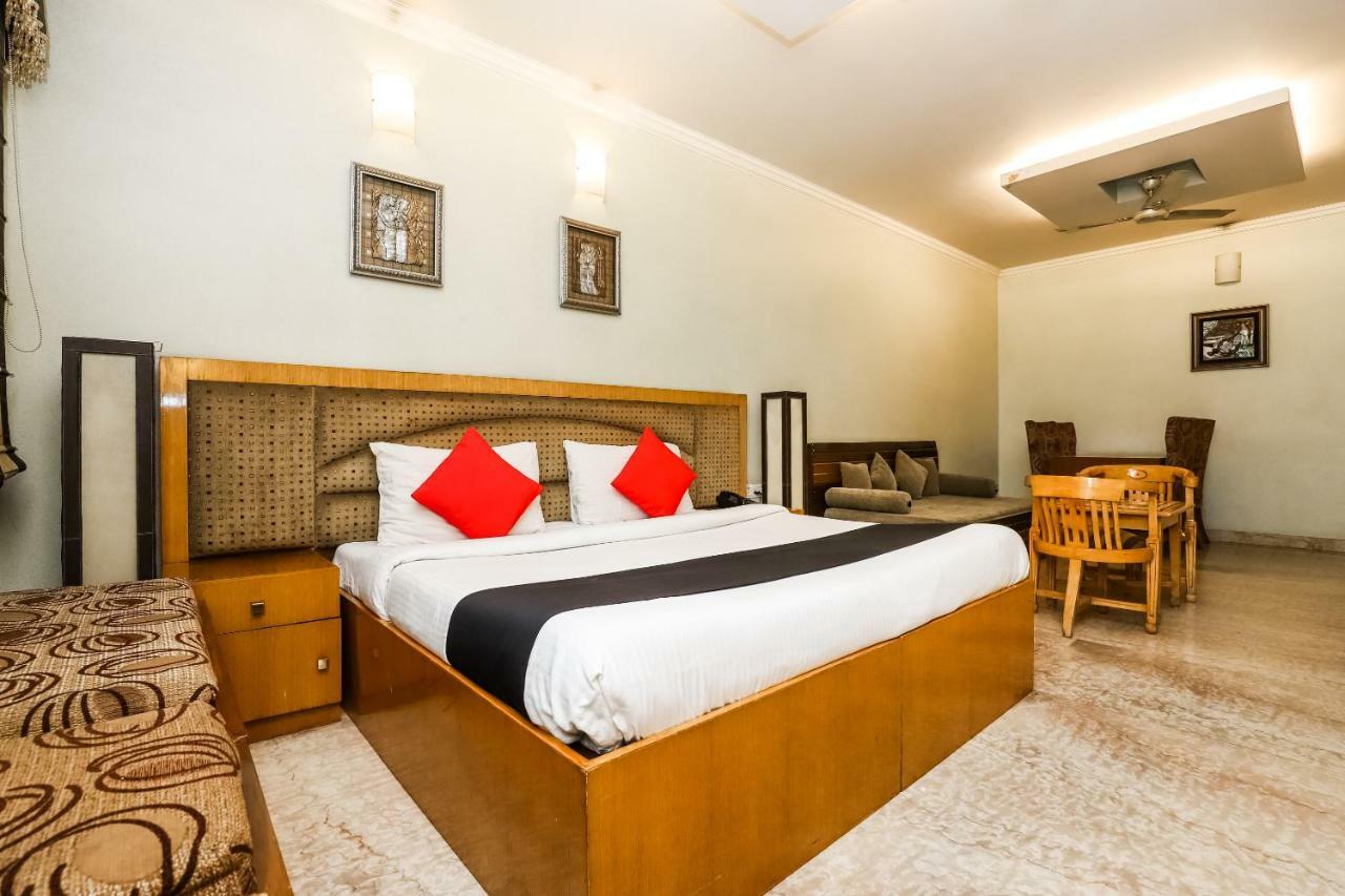 Hotel Capital O 41598 Singh Sahib Deluxe Delhi (National Capital Territory of India)
