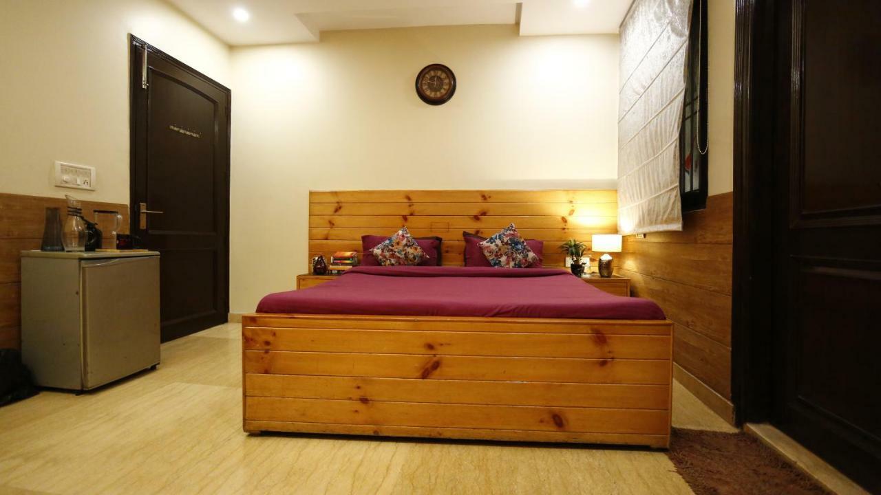 In Airb&b - Divine Service * New Delhi