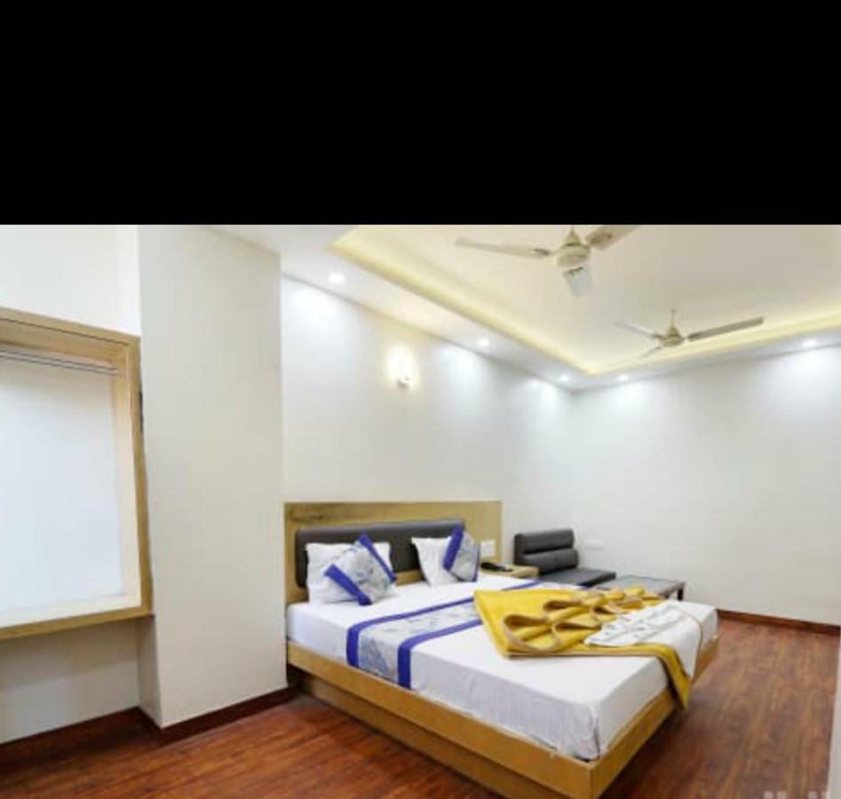 Le Mem Delhi (National Capital Territory of India)