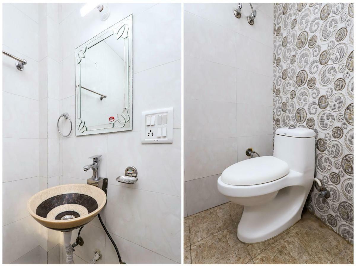 Oyo 28357 Mannat New Delhi