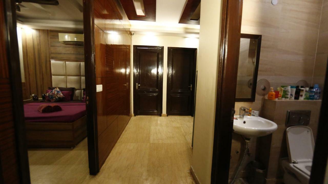 Apartment In Airb&b - Divine Service New Delhi