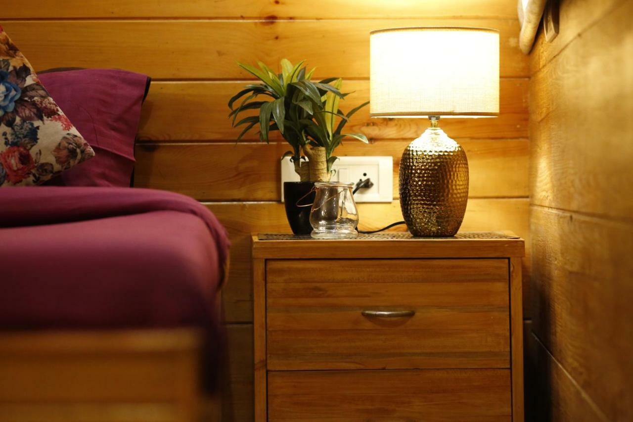Apartment In Airb&b - Divine Service New Delhi