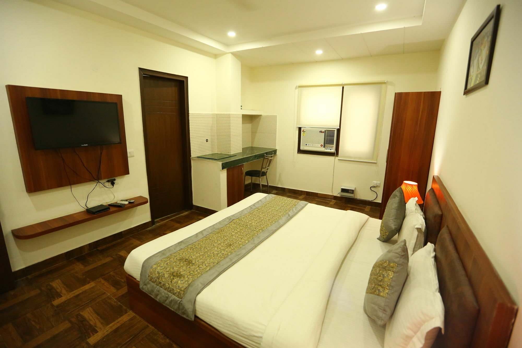 Hotel Clayton Near Igi Airport Delhi Nova Deli