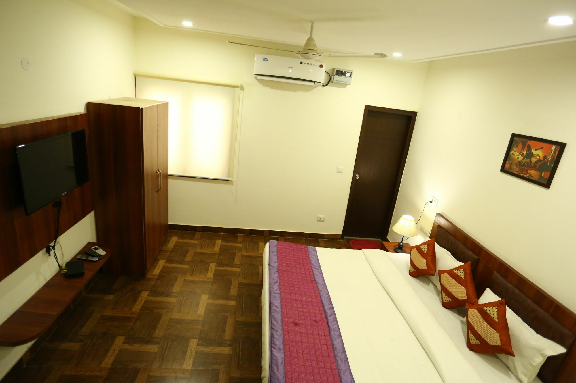 Hotel Clayton Near Igi Airport Delhi Nova Deli