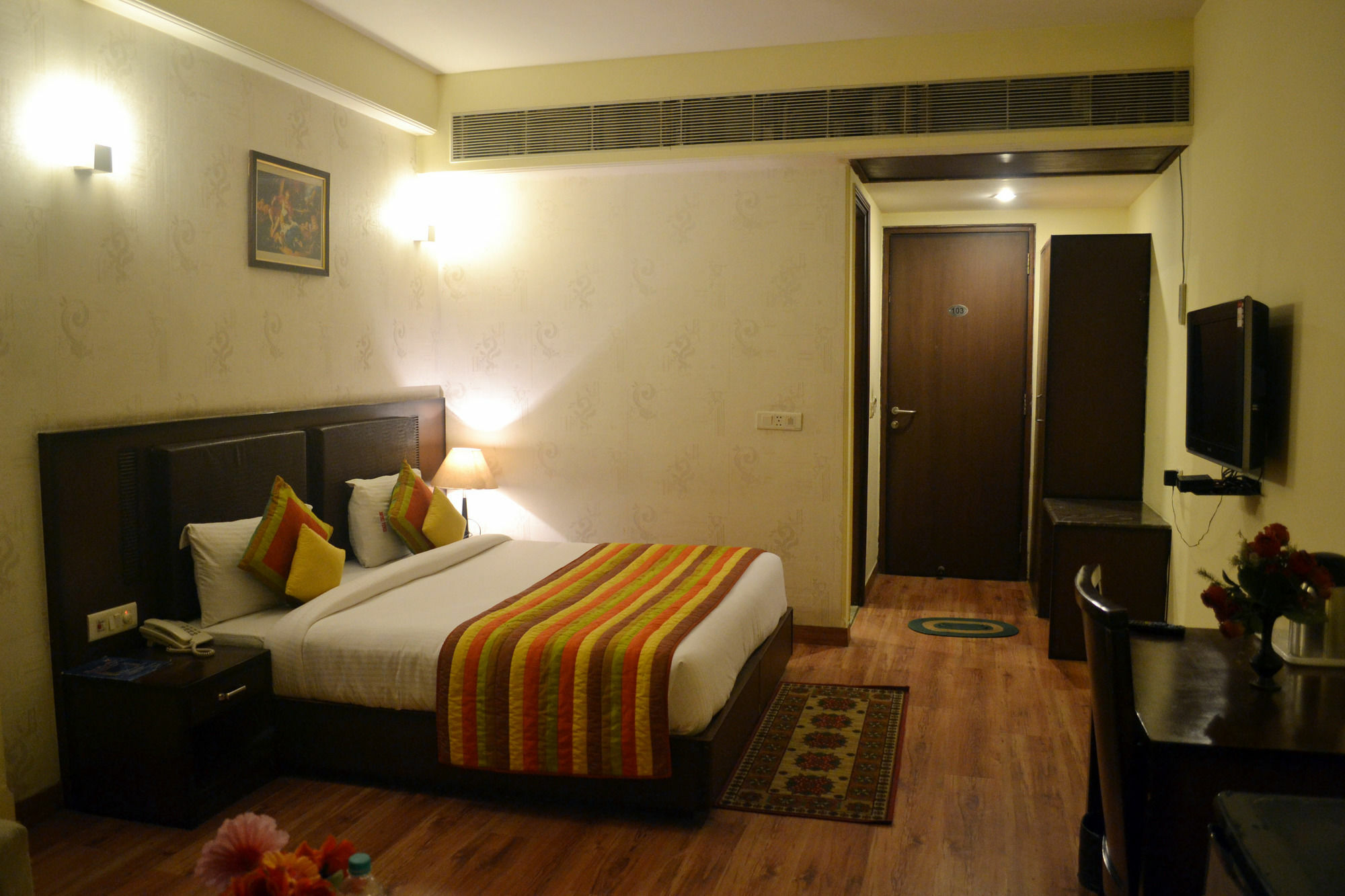 Smart Plaza Delhi Airport 4*