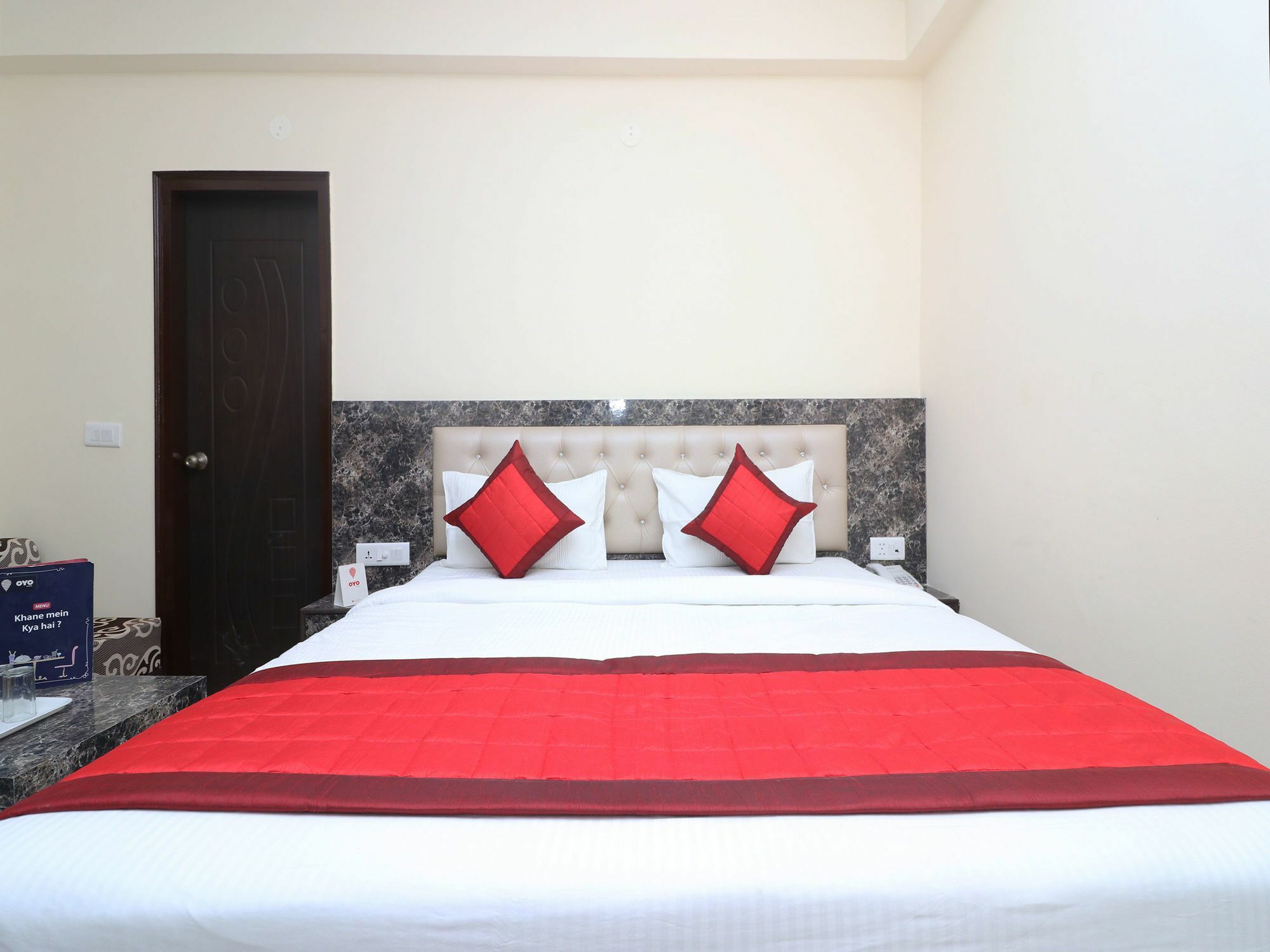 Hotel Oyo 13658 Tanish Palace 3*