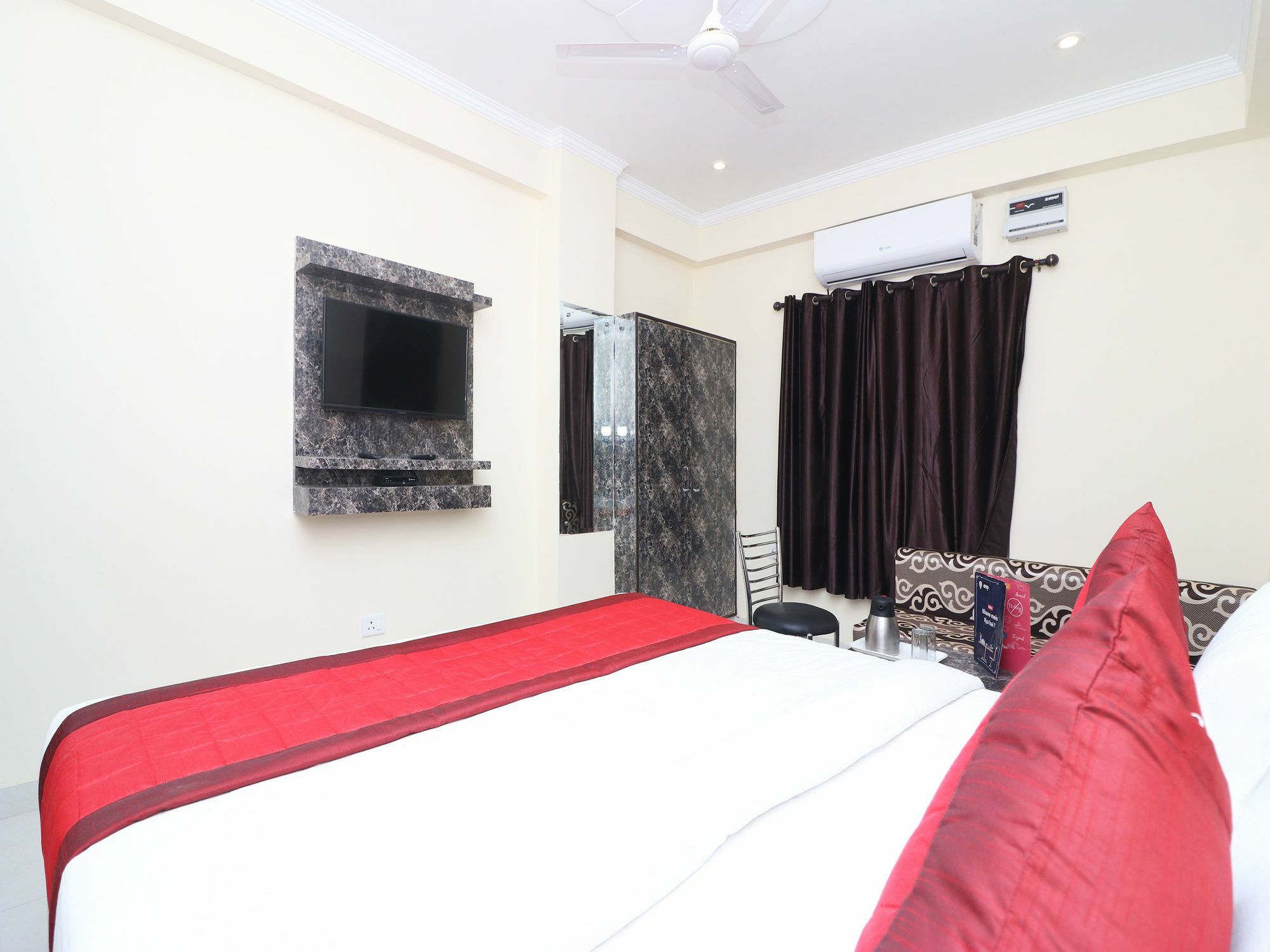 Oyo 13658 Tanish Palace