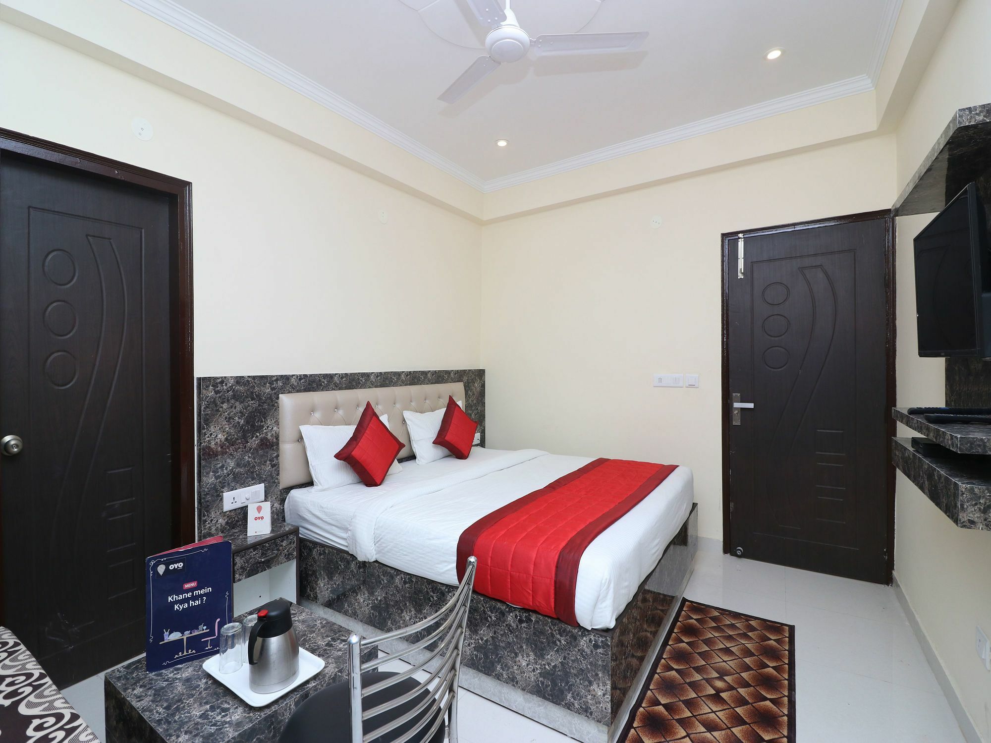 Oyo 13658 Tanish Palace 3*
