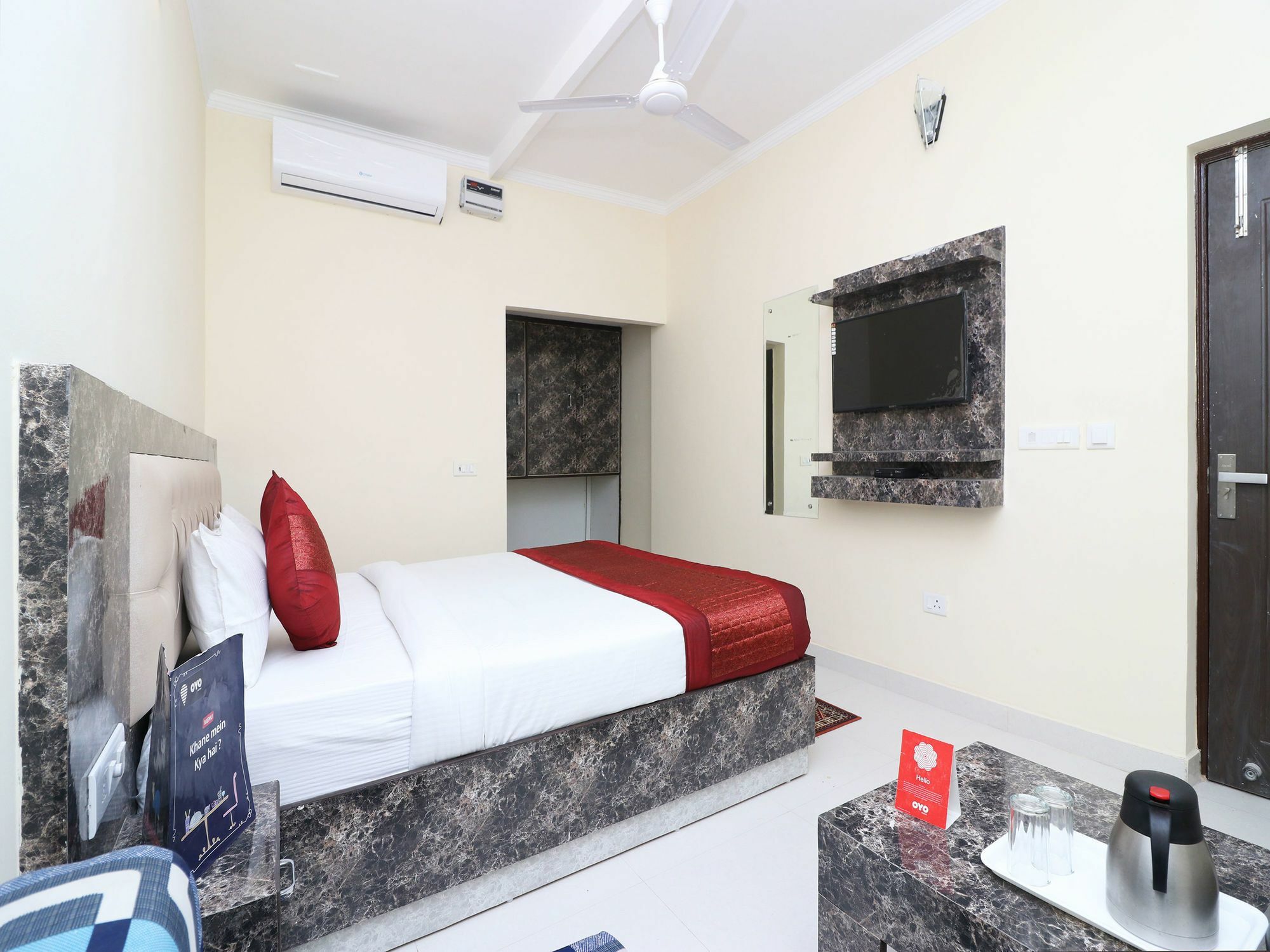 Oyo 13658 Tanish Palace 3*