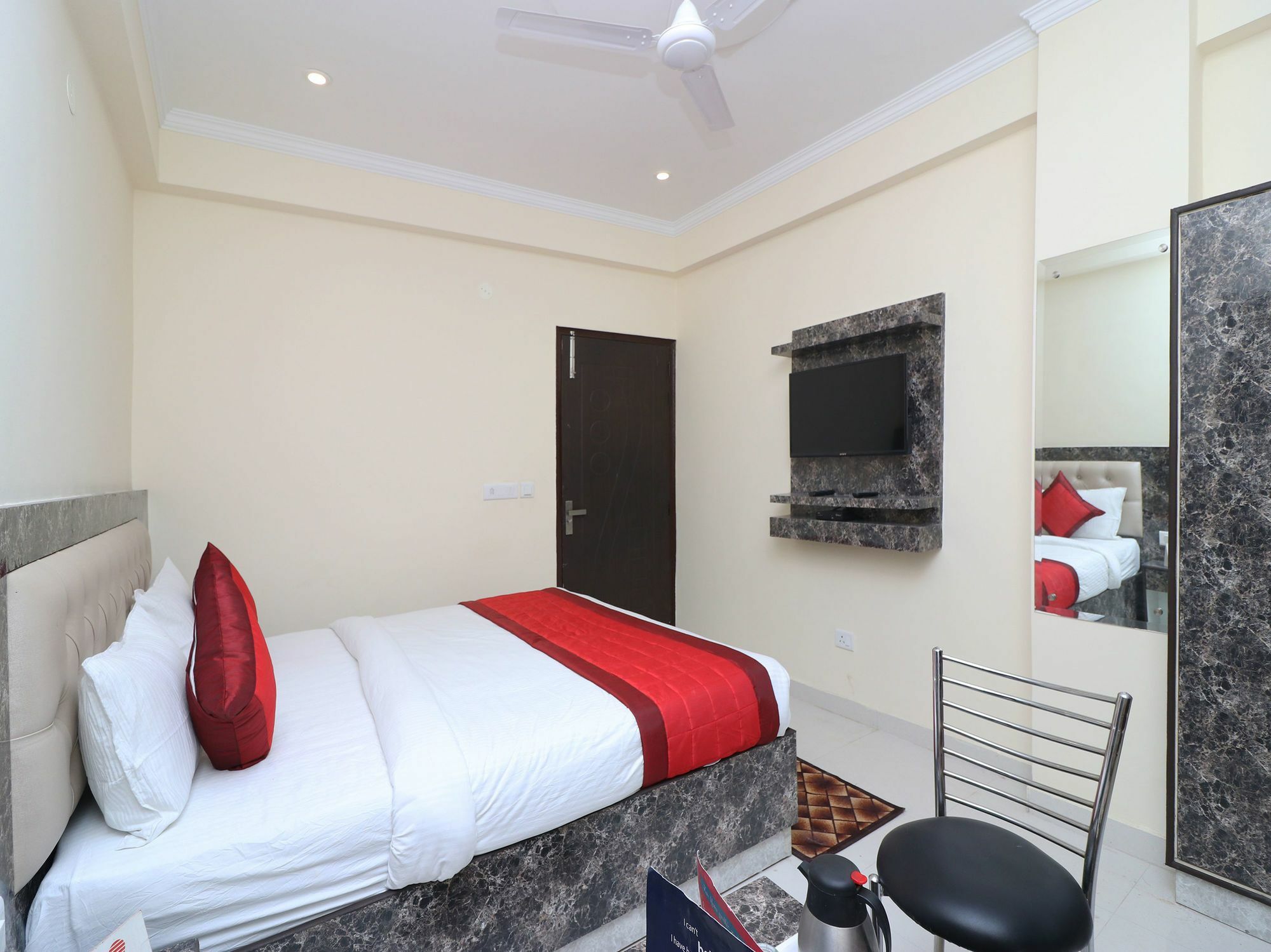 Hotel Oyo 13658 Tanish Palace