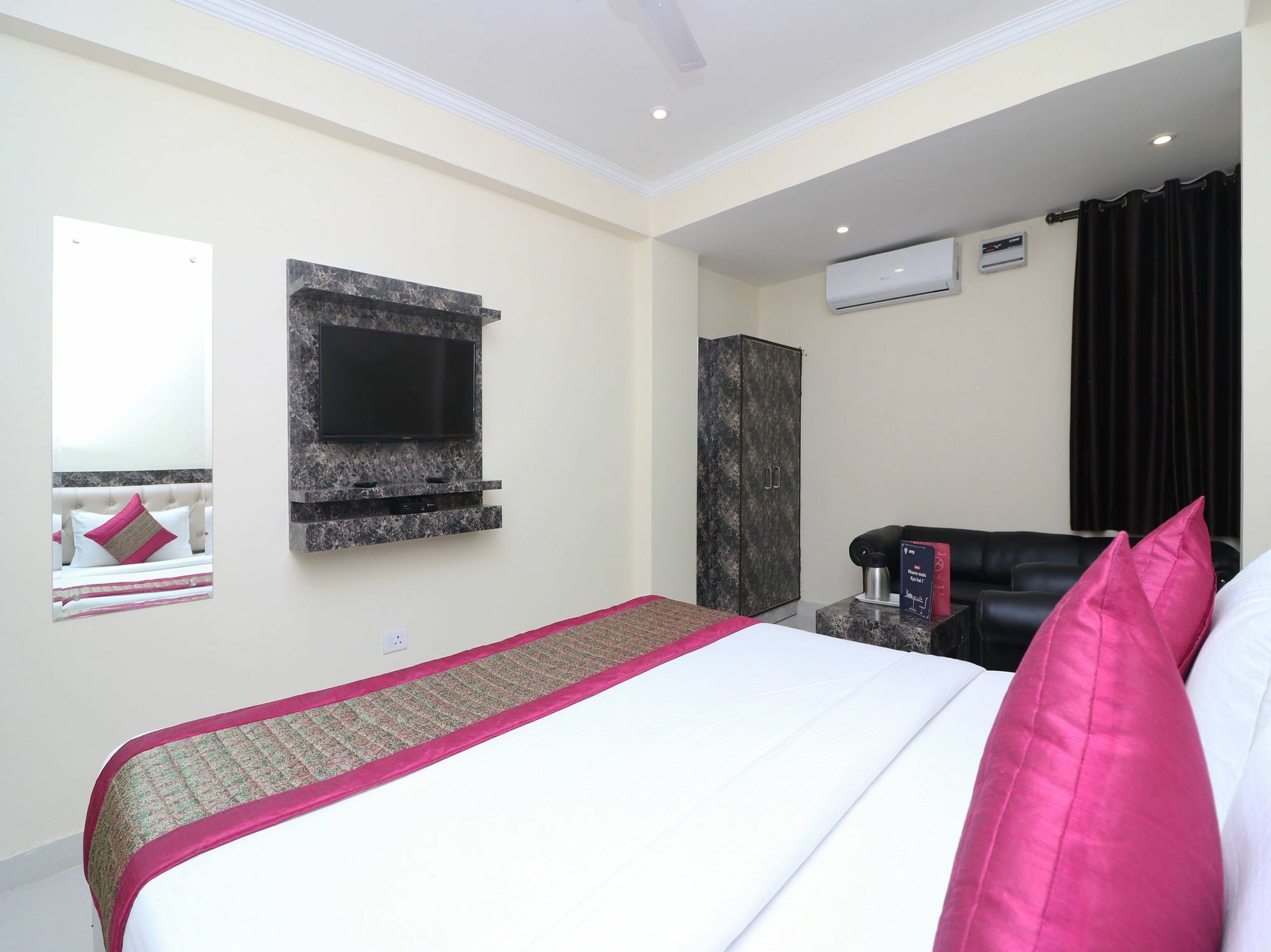 Oyo 13658 Tanish Palace Hotel 3*