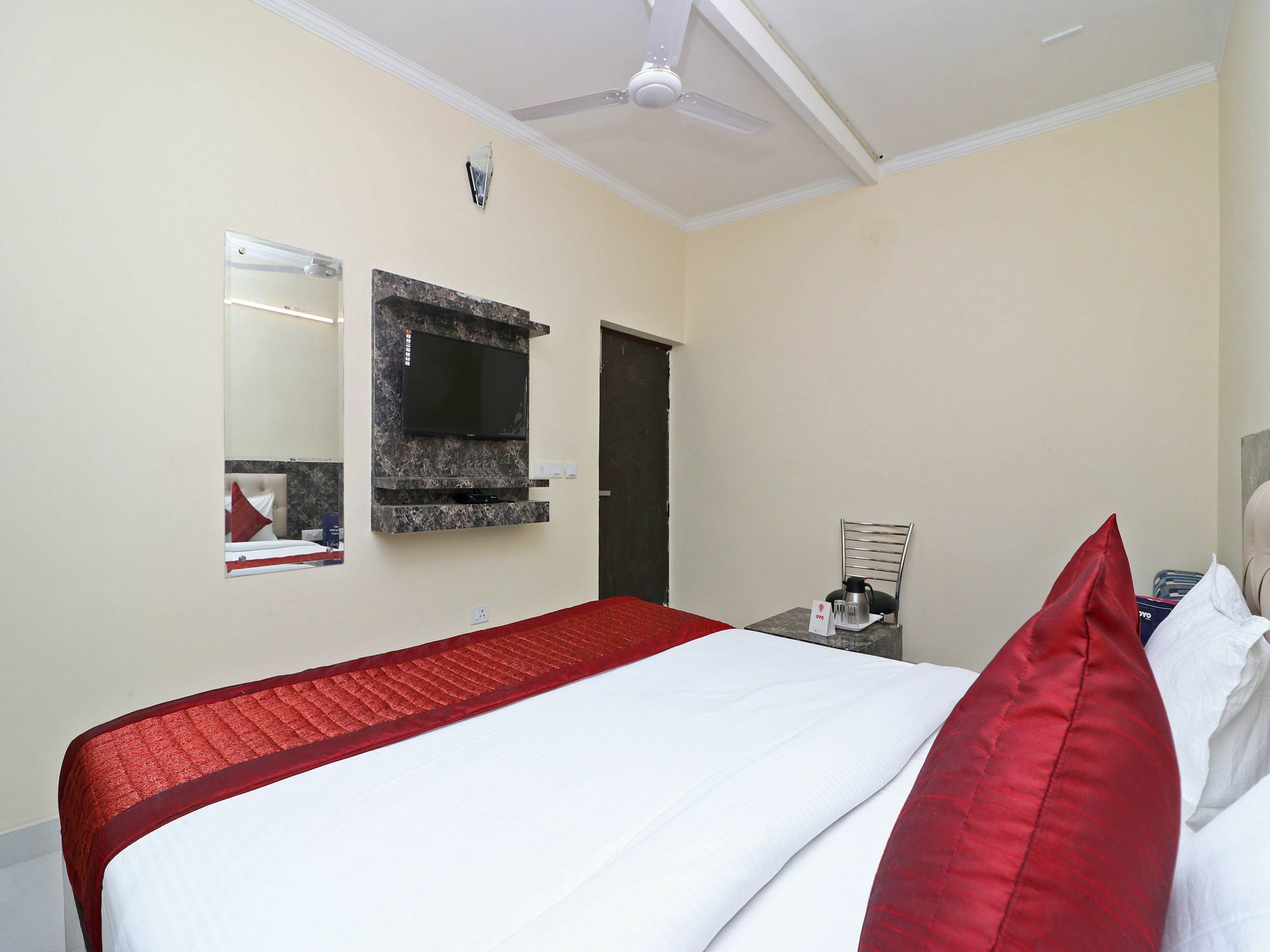 Oyo 13658 Tanish Palace