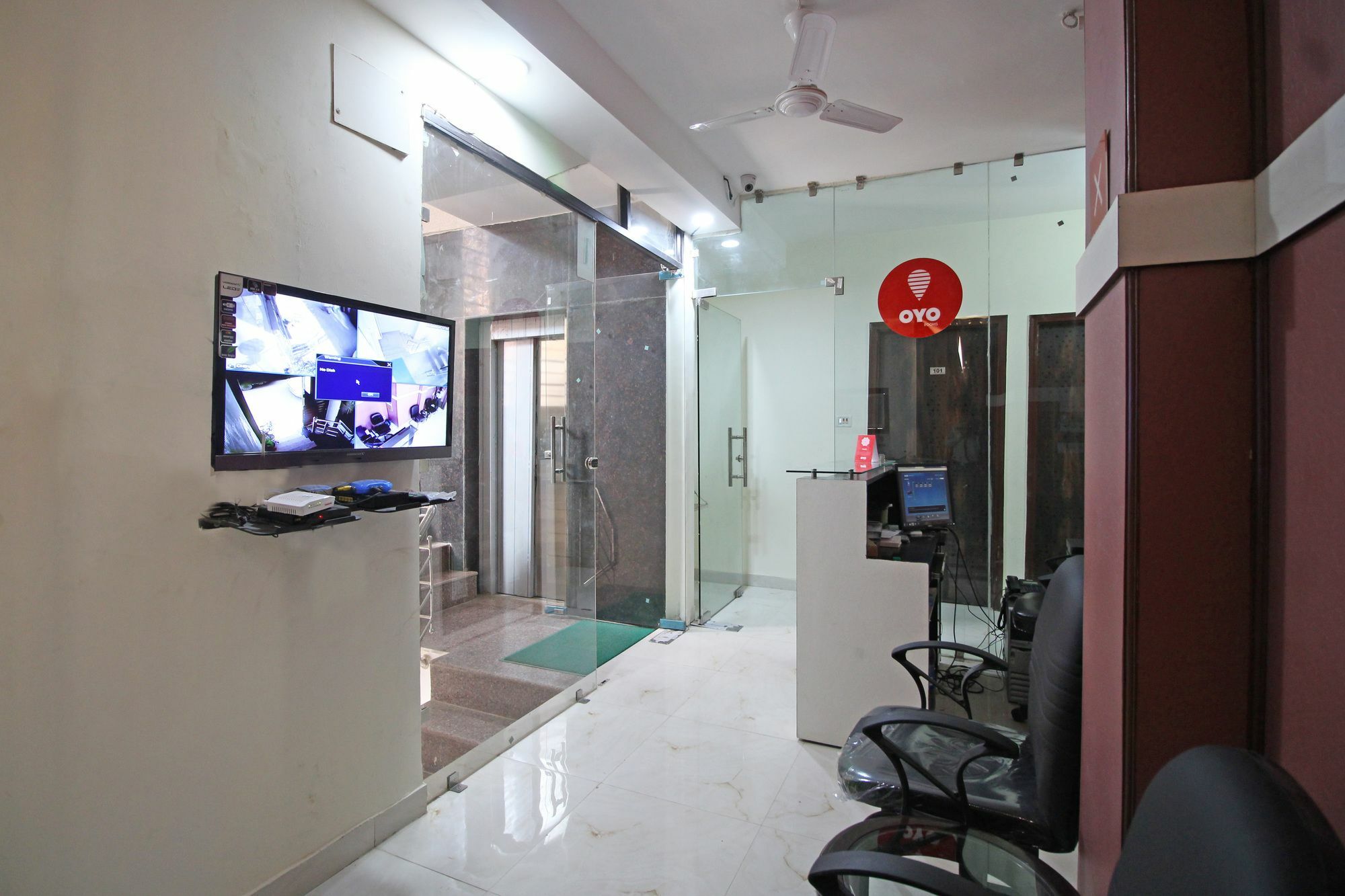 Oyo 4882 Golden Park Hotel