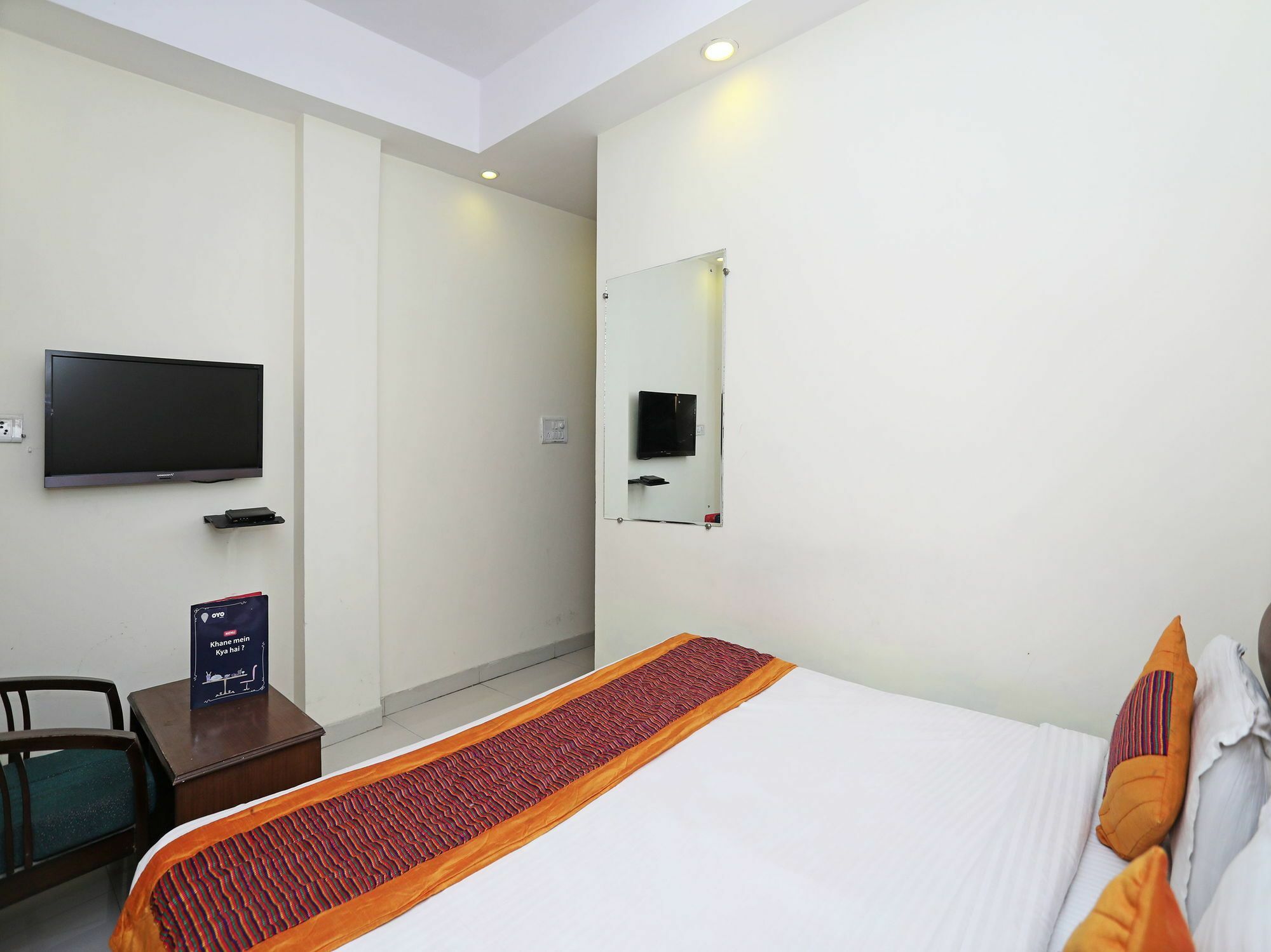 Hotel Oyo 4882 Golden Park 3*