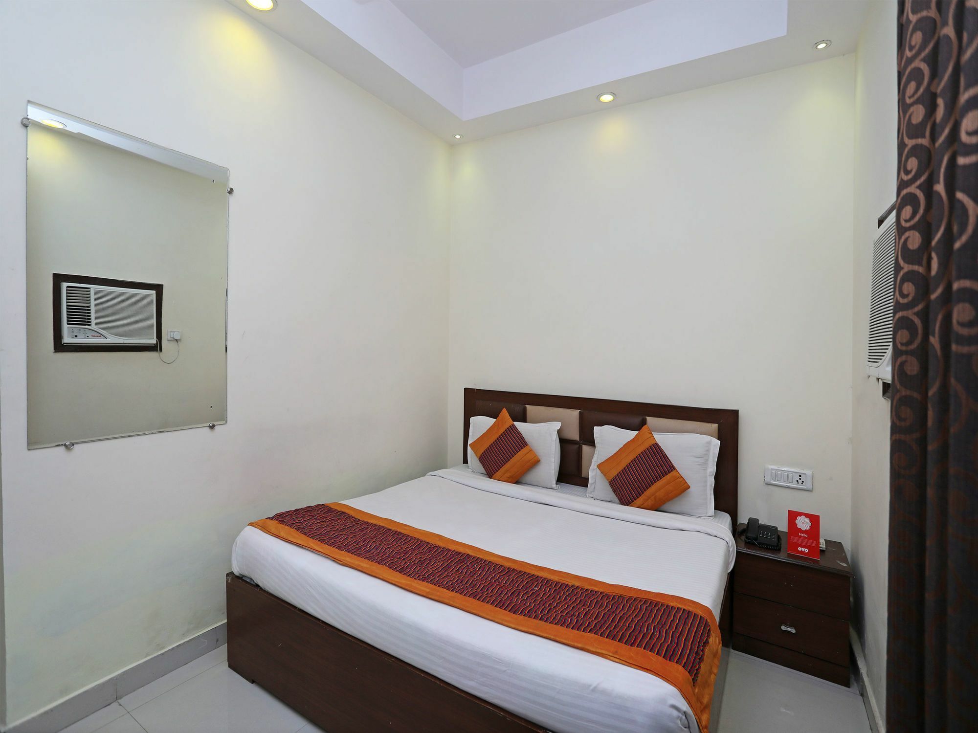 Hotel Oyo 4882 Golden Park