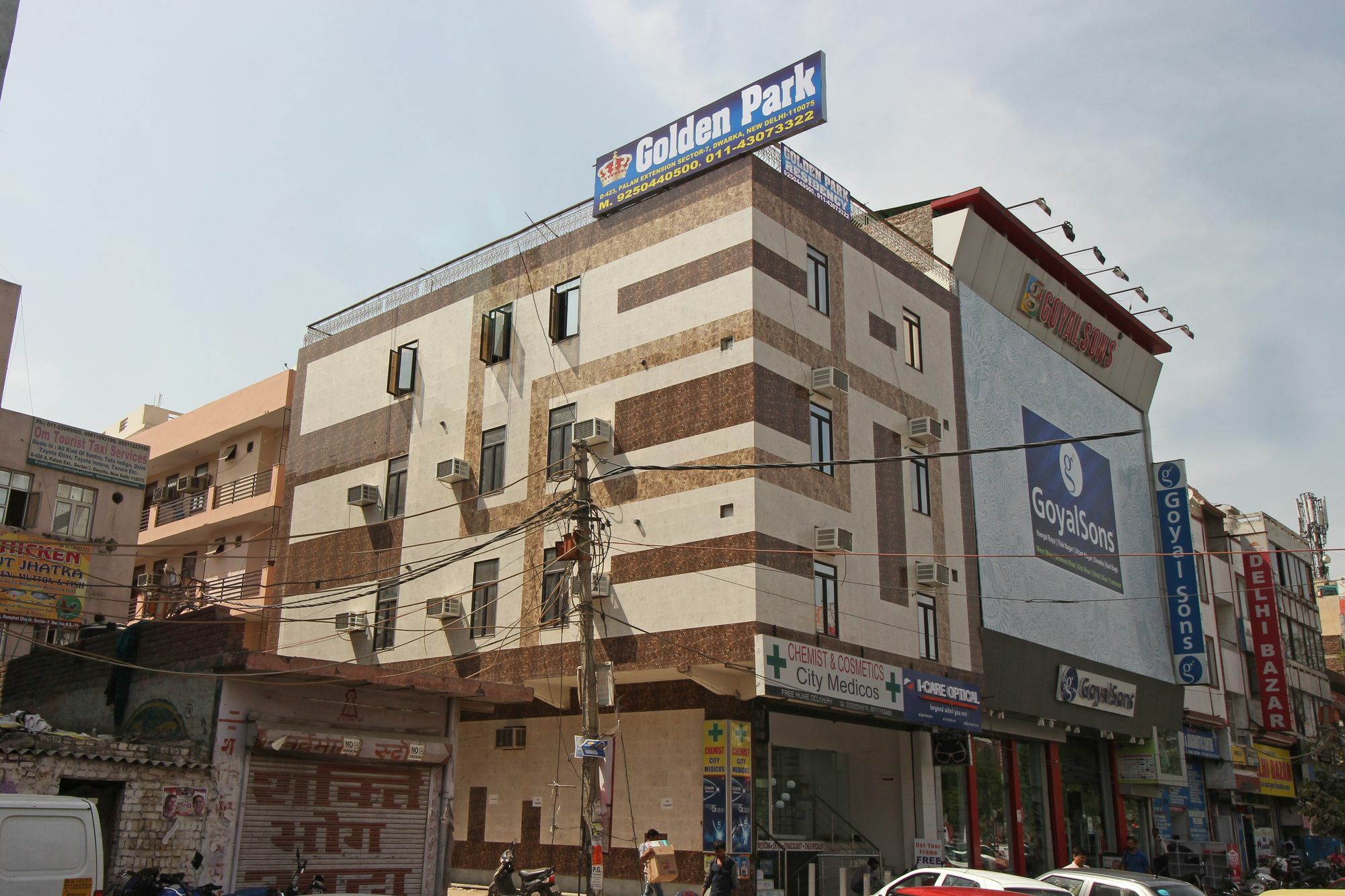 Oyo 4882 Golden Park Hotel