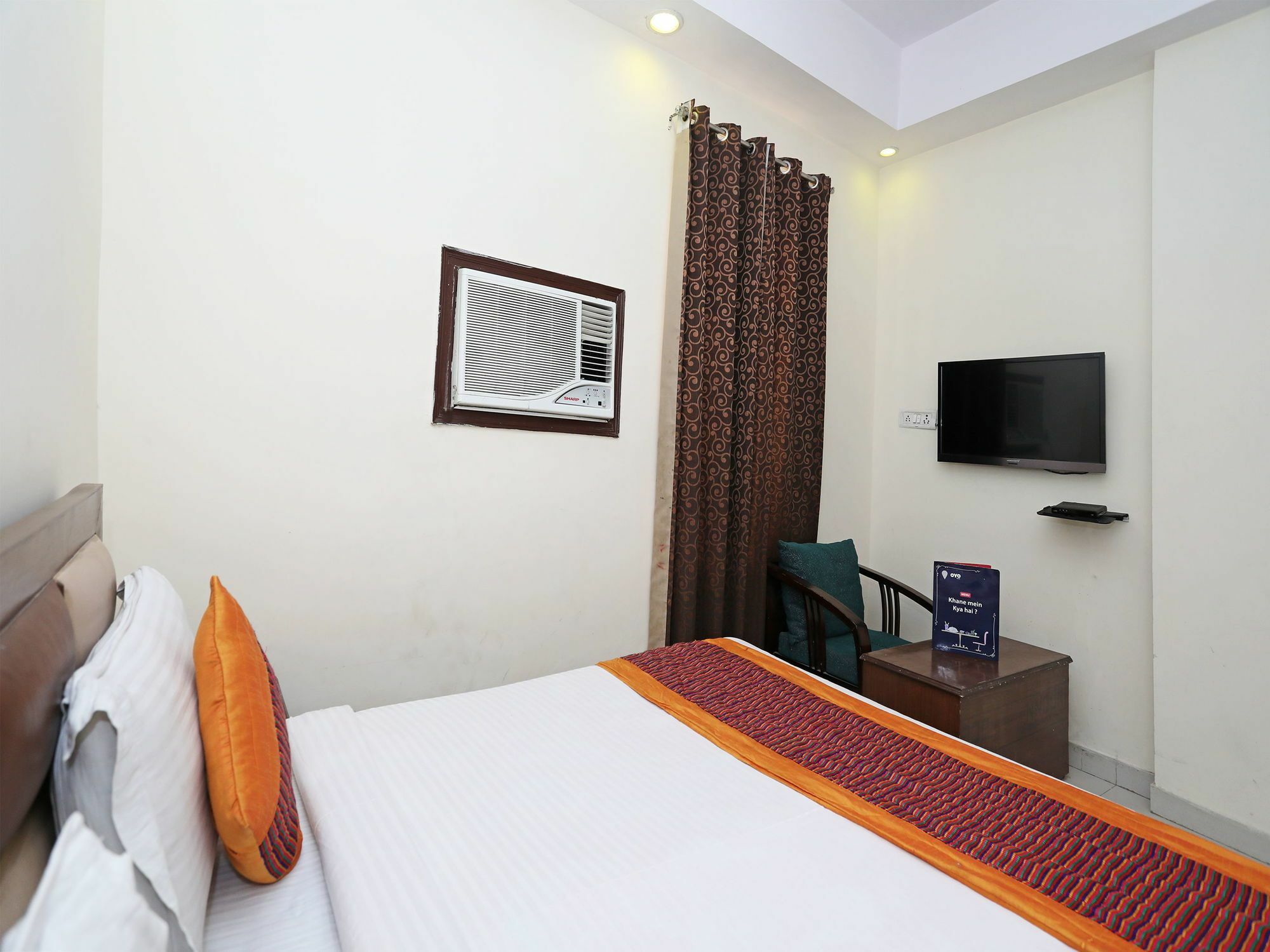 Oyo 4882 Golden Park Hotel 3*