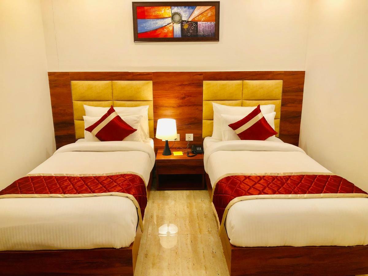 Red Crown 3* New Delhi