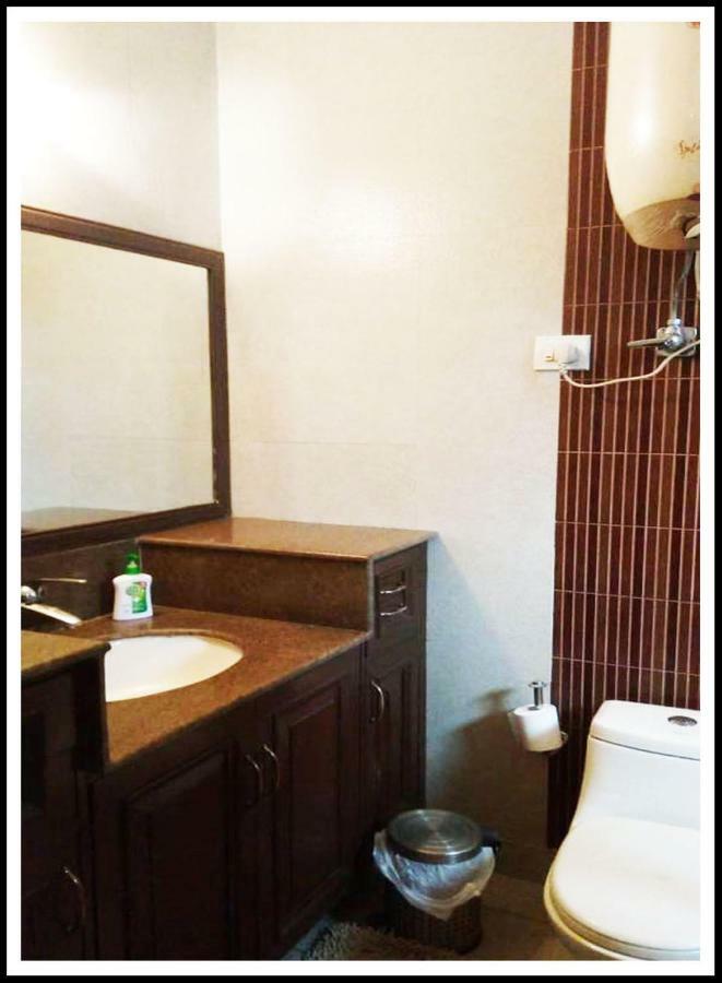 Short Luxury Separate 3bhk In Green Park Near Metro With Lift Minimum 3 Nights Apartment *