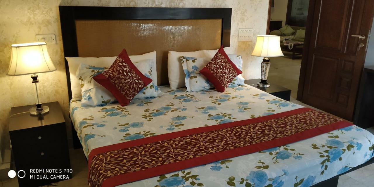 Short Luxury Separate 3bhk In Green Park Near Metro With Lift Minimum 3 Nights