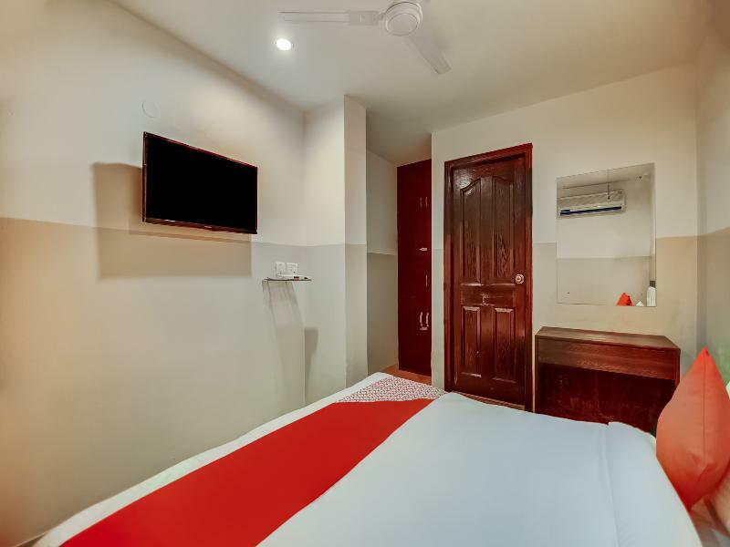 Oyo 28461 Royal Delhi (National Capital Territory of India)