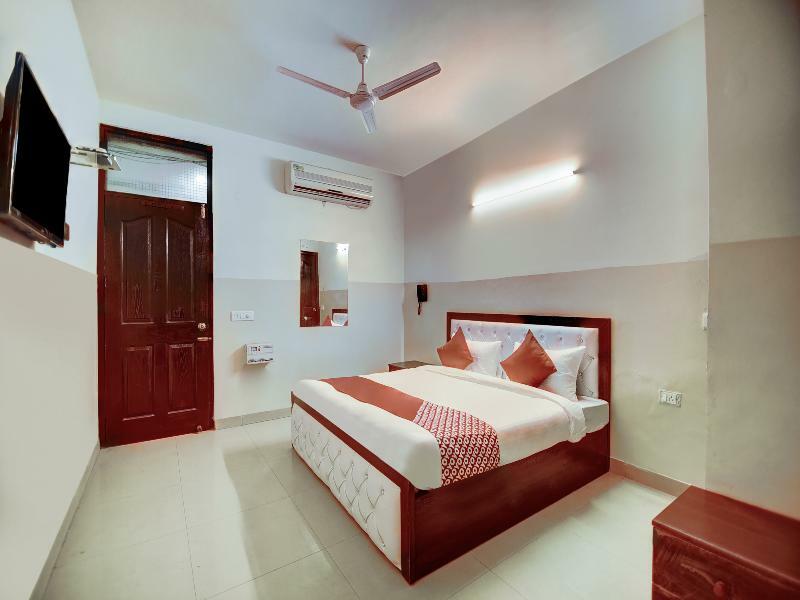 Oyo 28461 Royal Hotel 3*