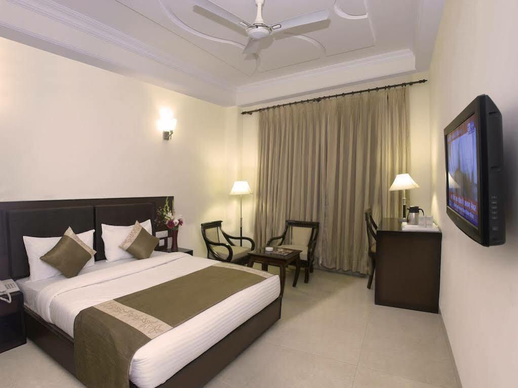 Hotel Alpine Tree New Delhi