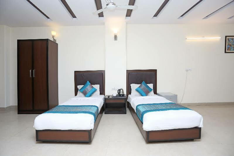 Alpine Tree Hotel New Delhi
