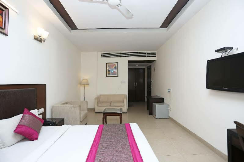 Hotel Alpine Tree New Delhi