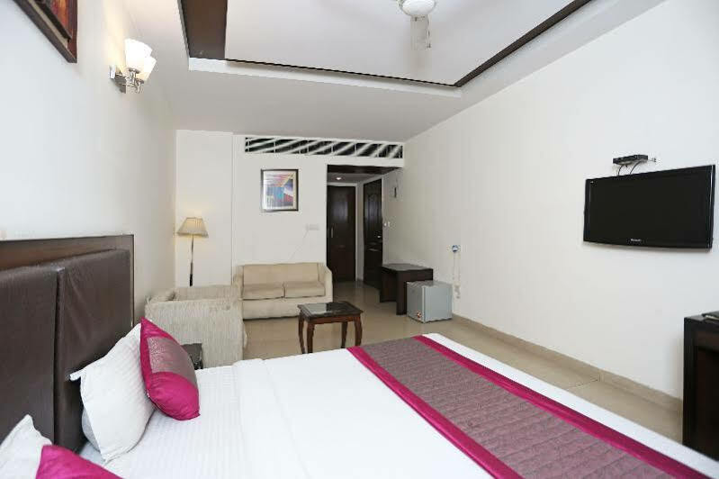 Hotel Alpine Tree New Delhi