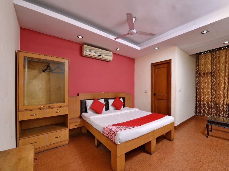 Oyo 305 Rajdeep Palace Hotel