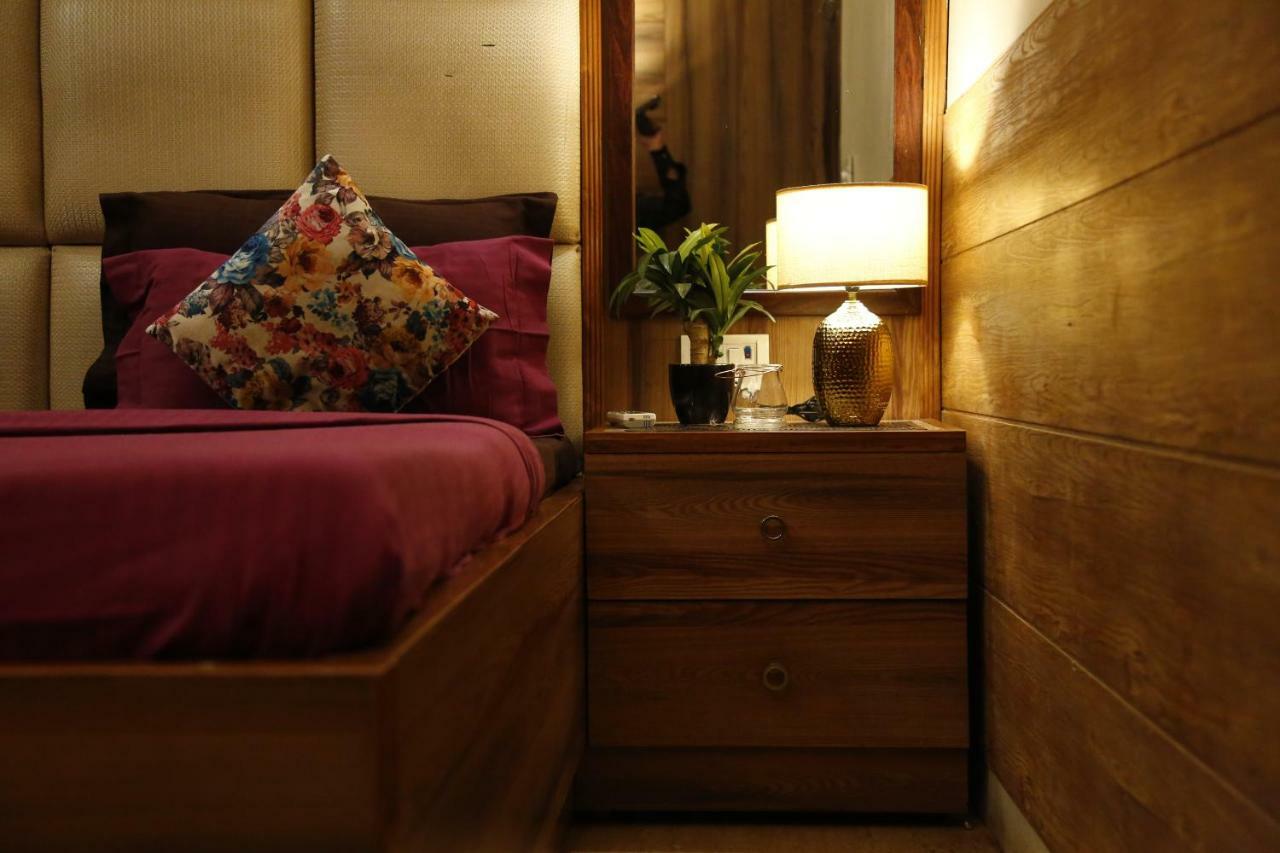 Apartment In Airb&b - Divine Service New Delhi