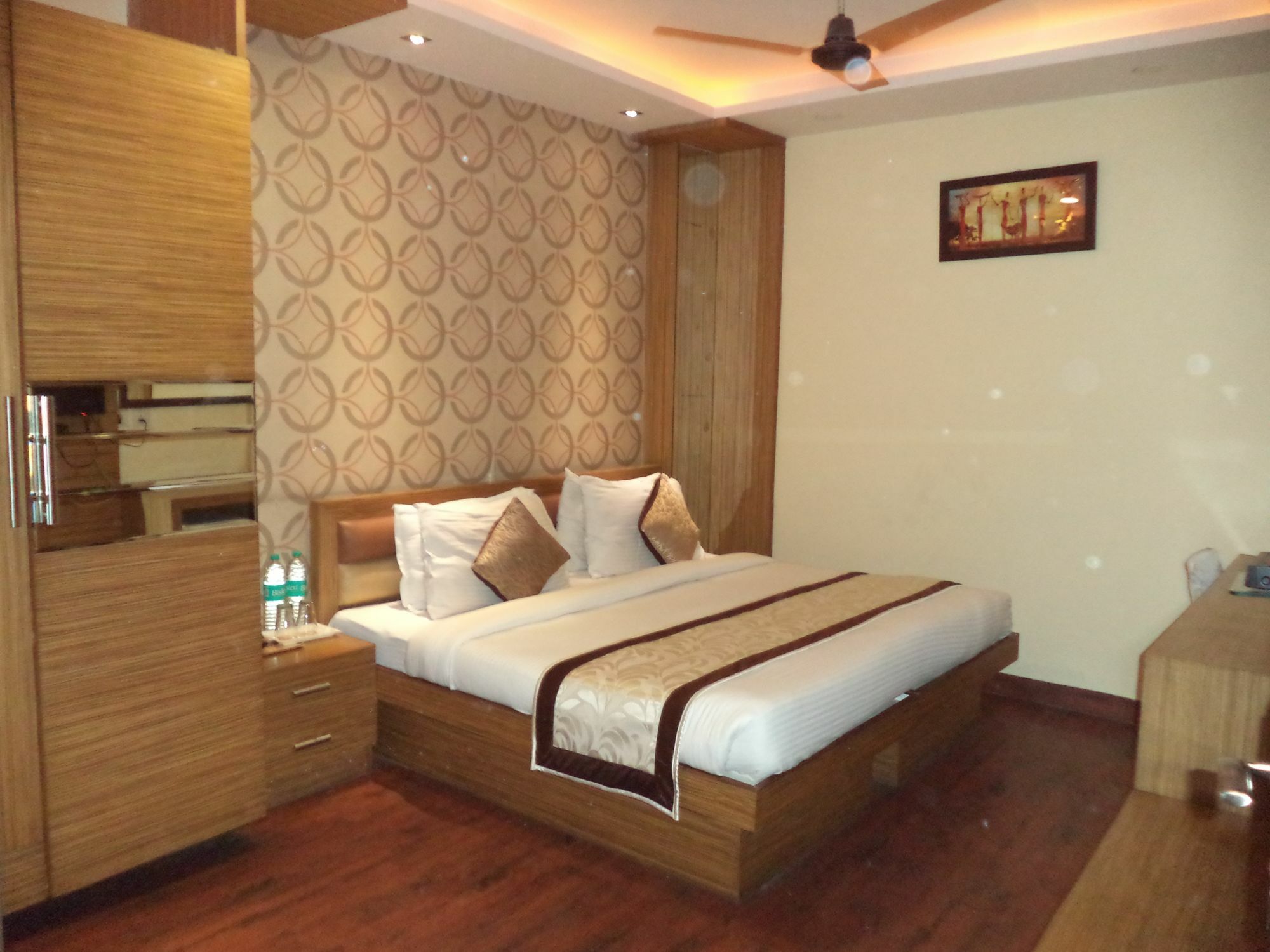 O Kochar Plaza Hotel 3*