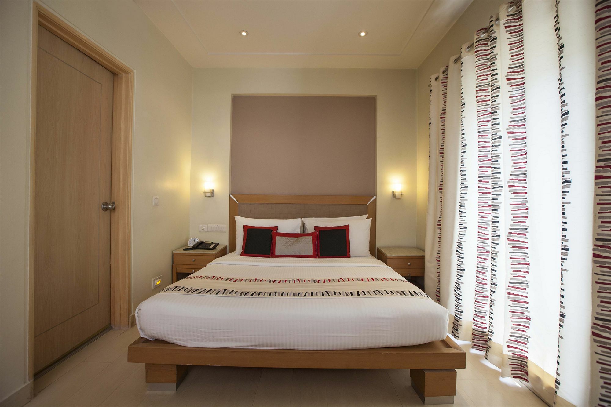 Avalon Courtyard Hotel 4*