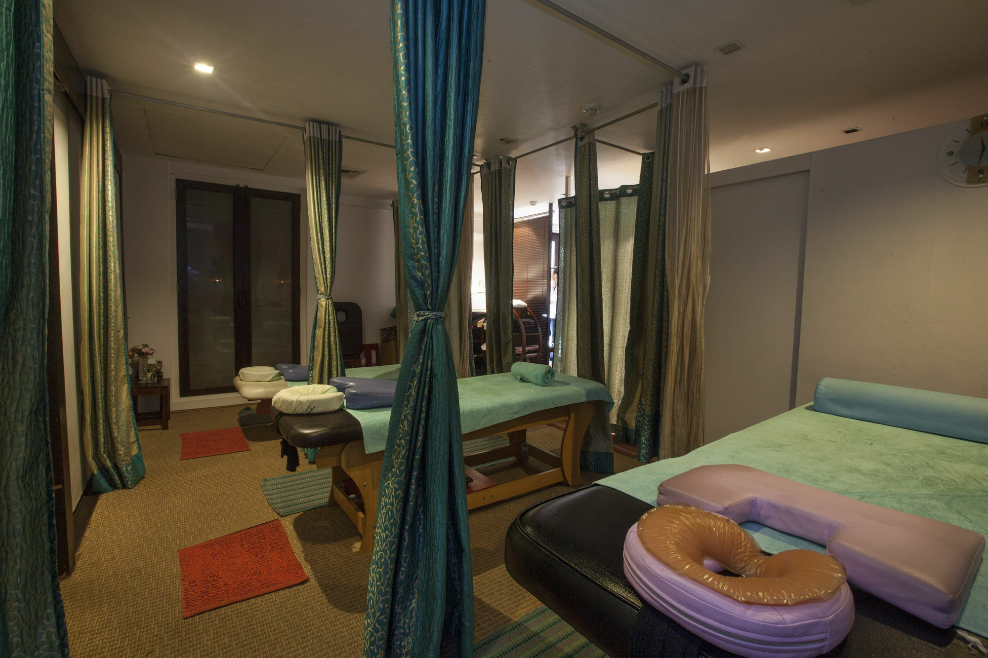 Avalon Courtyard Hotel New Delhi