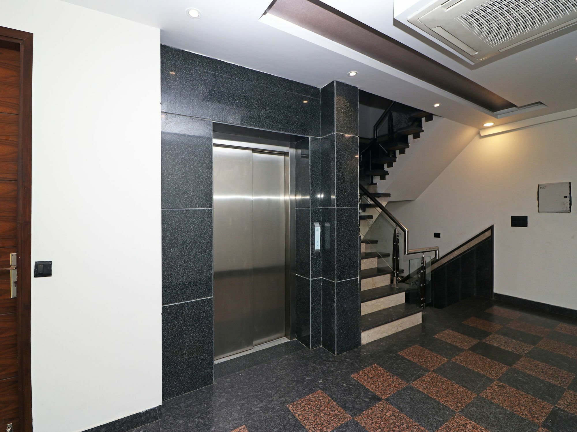 Palazzo 4*